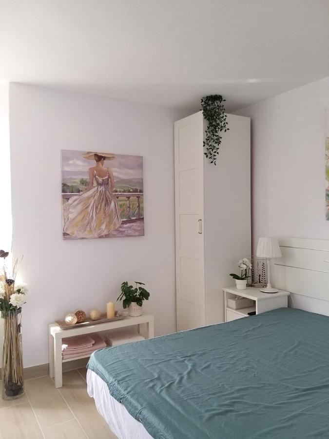 Neu renoviertes, hübsches und gemütliches Appartement mit Balkon und Meerblick Costa De Antigua Exterior foto