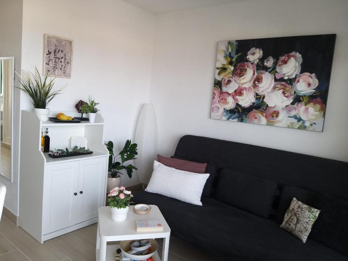 Neu renoviertes, hübsches und gemütliches Appartement mit Balkon und Meerblick Costa De Antigua Exterior foto