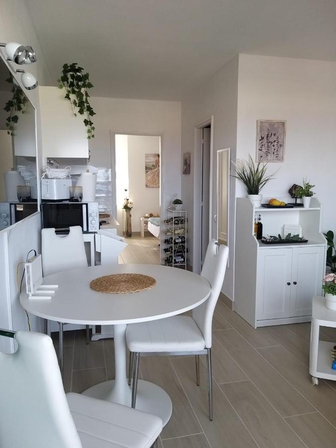 Neu renoviertes, hübsches und gemütliches Appartement mit Balkon und Meerblick Costa De Antigua Exterior foto